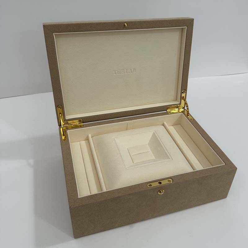 Mist VO1, Jewelry box