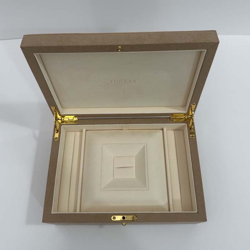 Mist VO1, Jewelry box