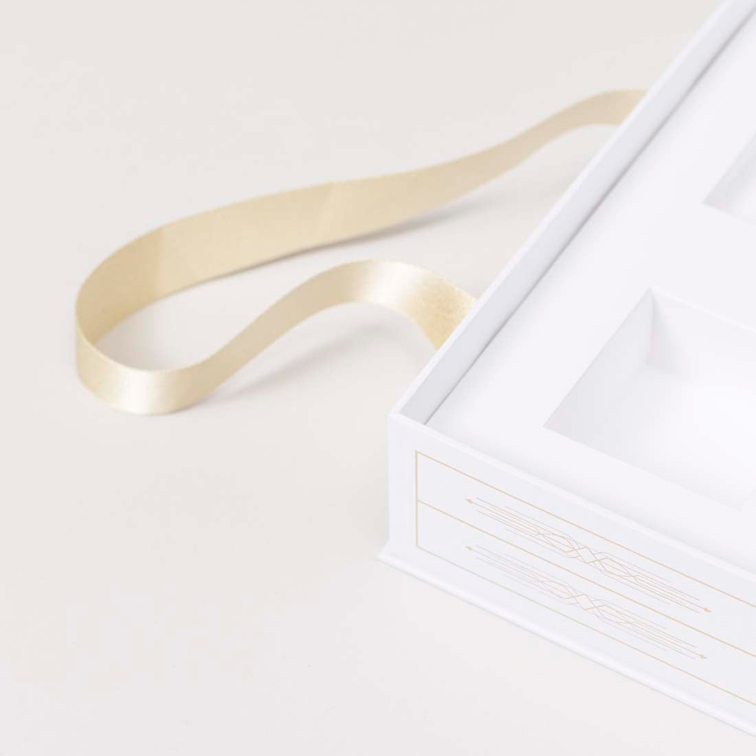 White VO1, Gift Box