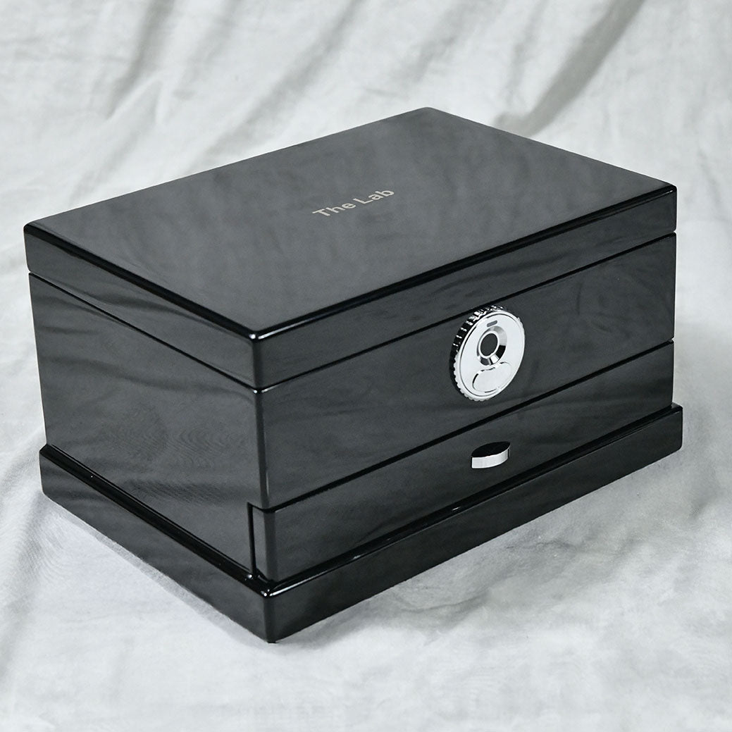 Black VO1, Lacquer Box
