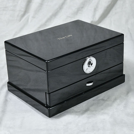 Black VO1, Lacquer Box