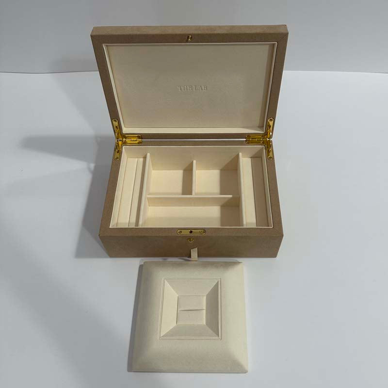 Mist VO1, Jewelry box