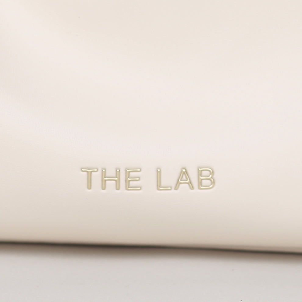 Mist V1, Handbag