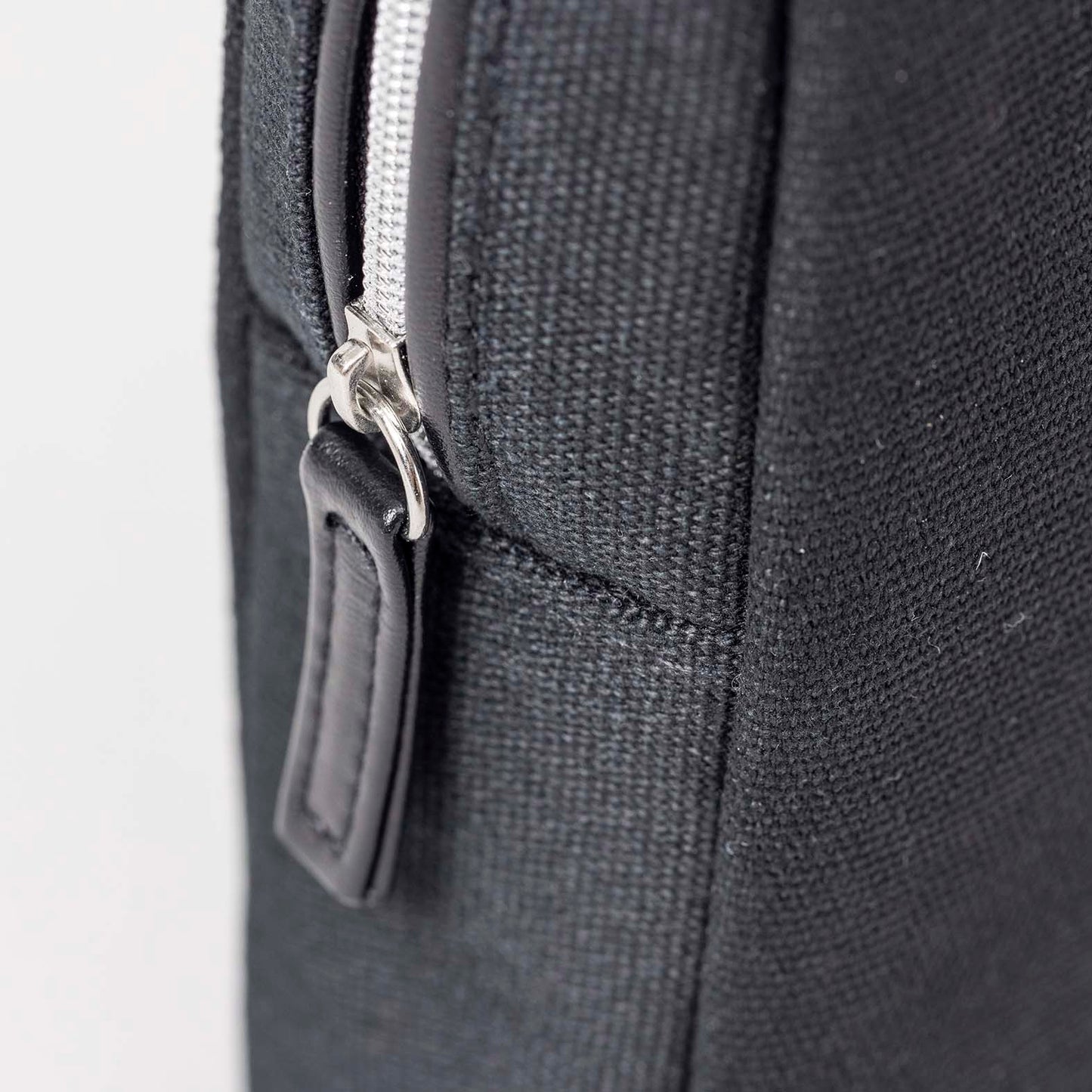 Noir V1, Toiletry Pouch, MED