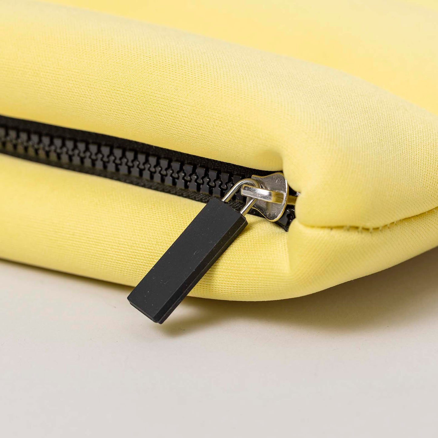 Hue V1, Cosmetic Bag, MED