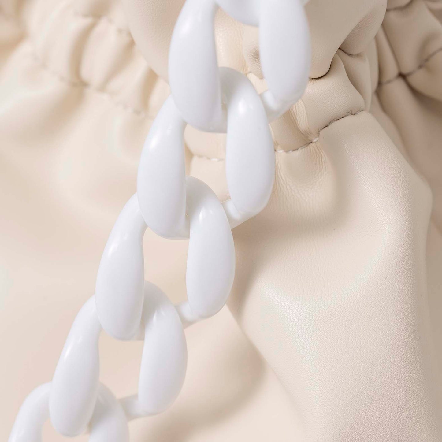 Mist V1, Handbag