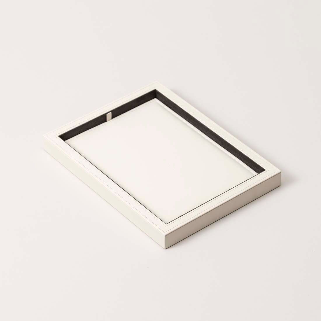 Mist VO1, Jewelry Tray