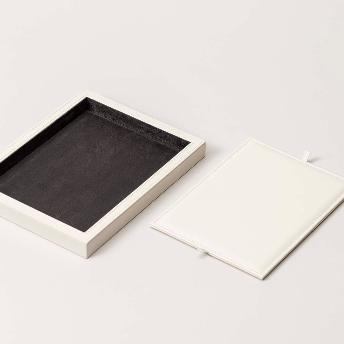 Mist VO1, Jewelry Tray