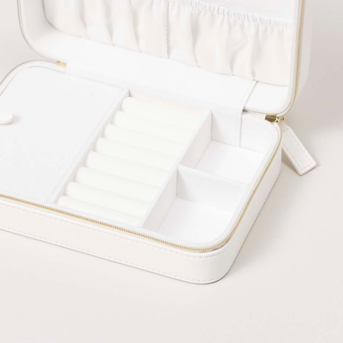 White VO1, Travel Case