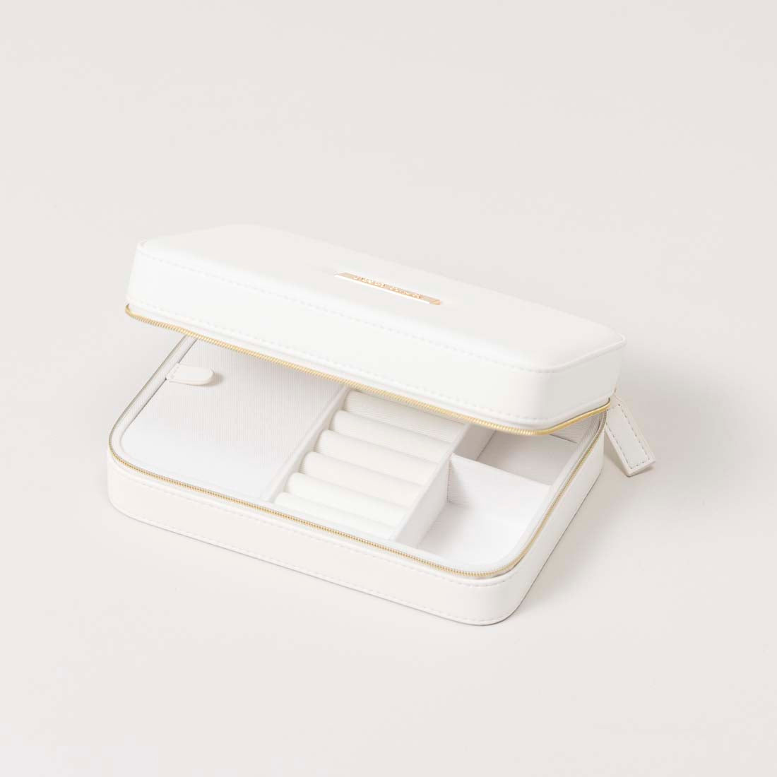 White VO1, Travel Case