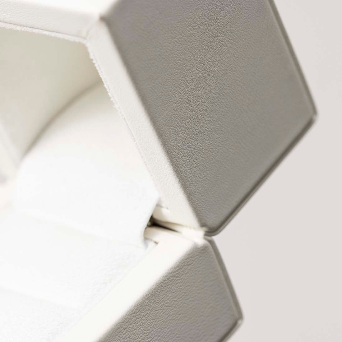 White VO1, Jewelry Box, Luxe 3