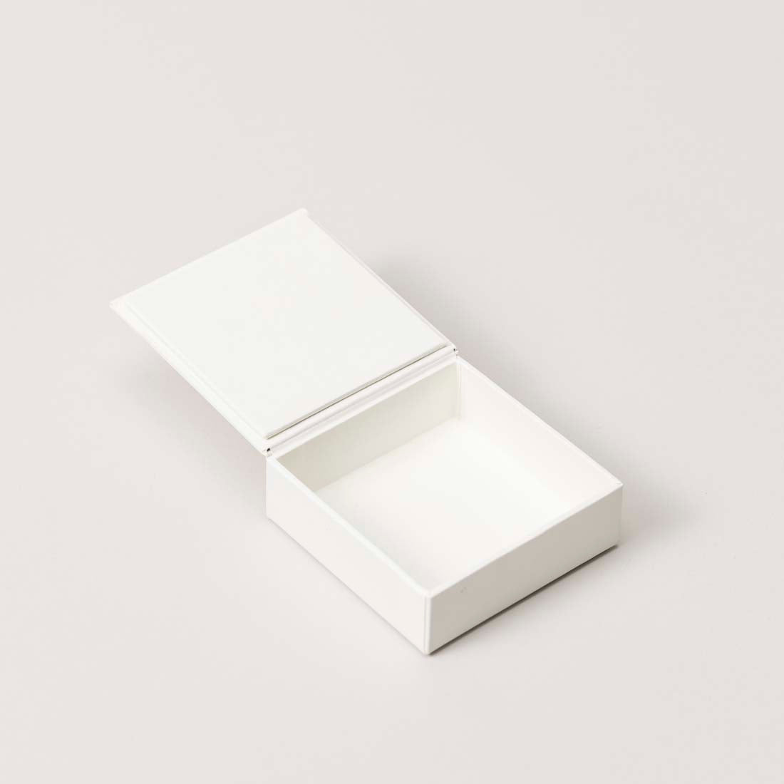 White VO1, Jewelry Box, Paper 3
